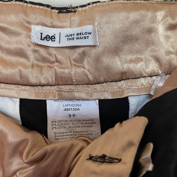 Lee "Just Below the Waist" Black Cropped Pants, Size 8P - Picture 3 of 3